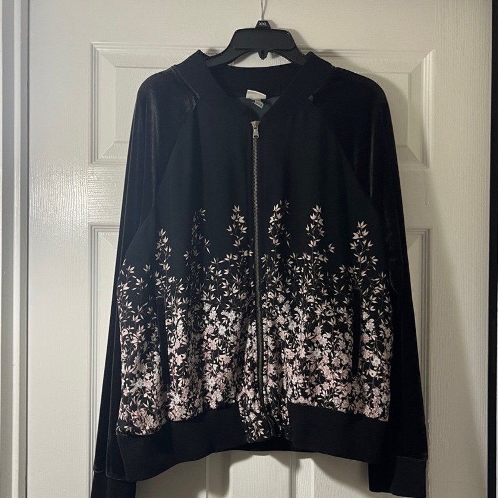 A‎ New Day Womens XL Black Floral Bomber Jacket Velvet Sleeves Full Zip Raglan